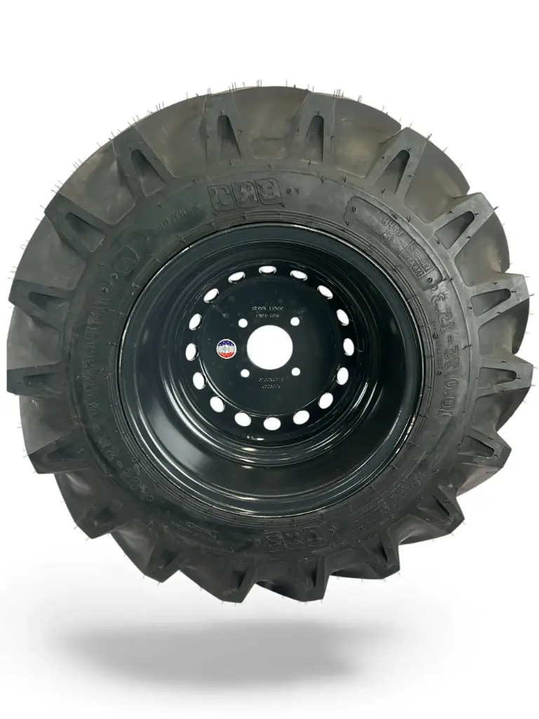 Roue arrière droite avec pneu BKT 15,3" et jante 4 points